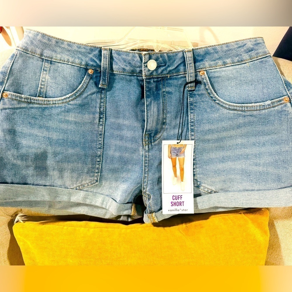 Cuff Short high rise  Vanilla Star Size 7